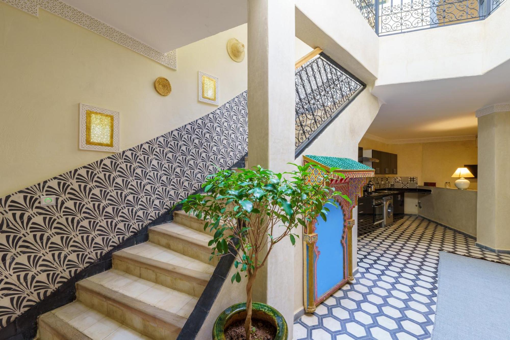 Riad 4 Chambres - Piscine & Petit Dejeuner Gratuit - Wifi Fibre Optique Marrakesh Exteriör bild