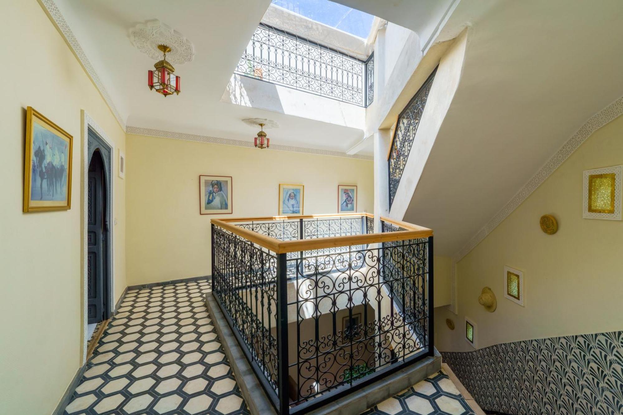 Riad 4 Chambres - Piscine & Petit Dejeuner Gratuit - Wifi Fibre Optique Marrakesh Exteriör bild