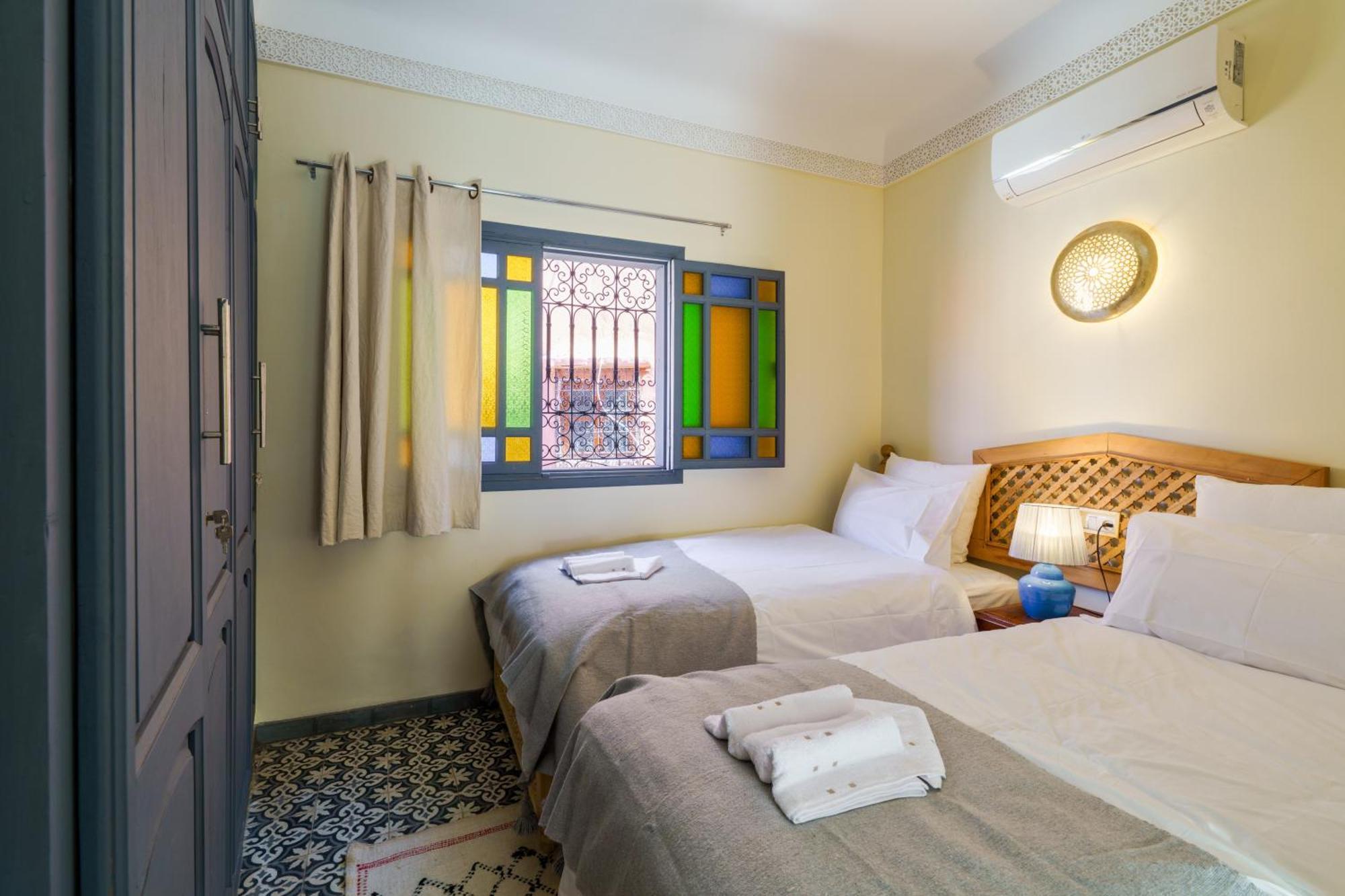 Riad 4 Chambres - Piscine & Petit Dejeuner Gratuit - Wifi Fibre Optique Marrakesh Exteriör bild