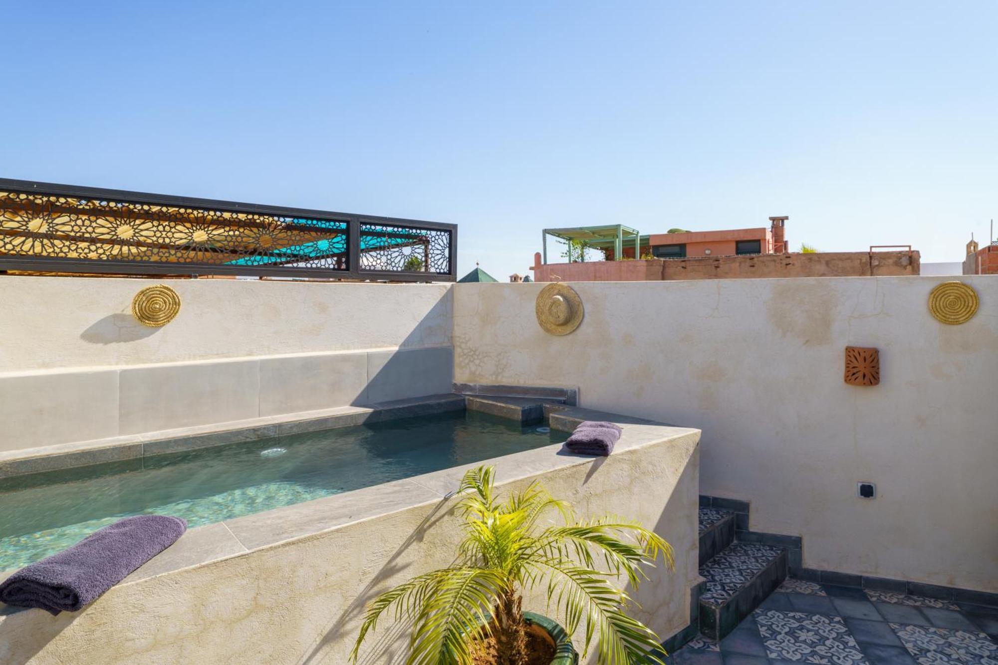 Riad 4 Chambres - Piscine & Petit Dejeuner Gratuit - Wifi Fibre Optique Marrakesh Exteriör bild