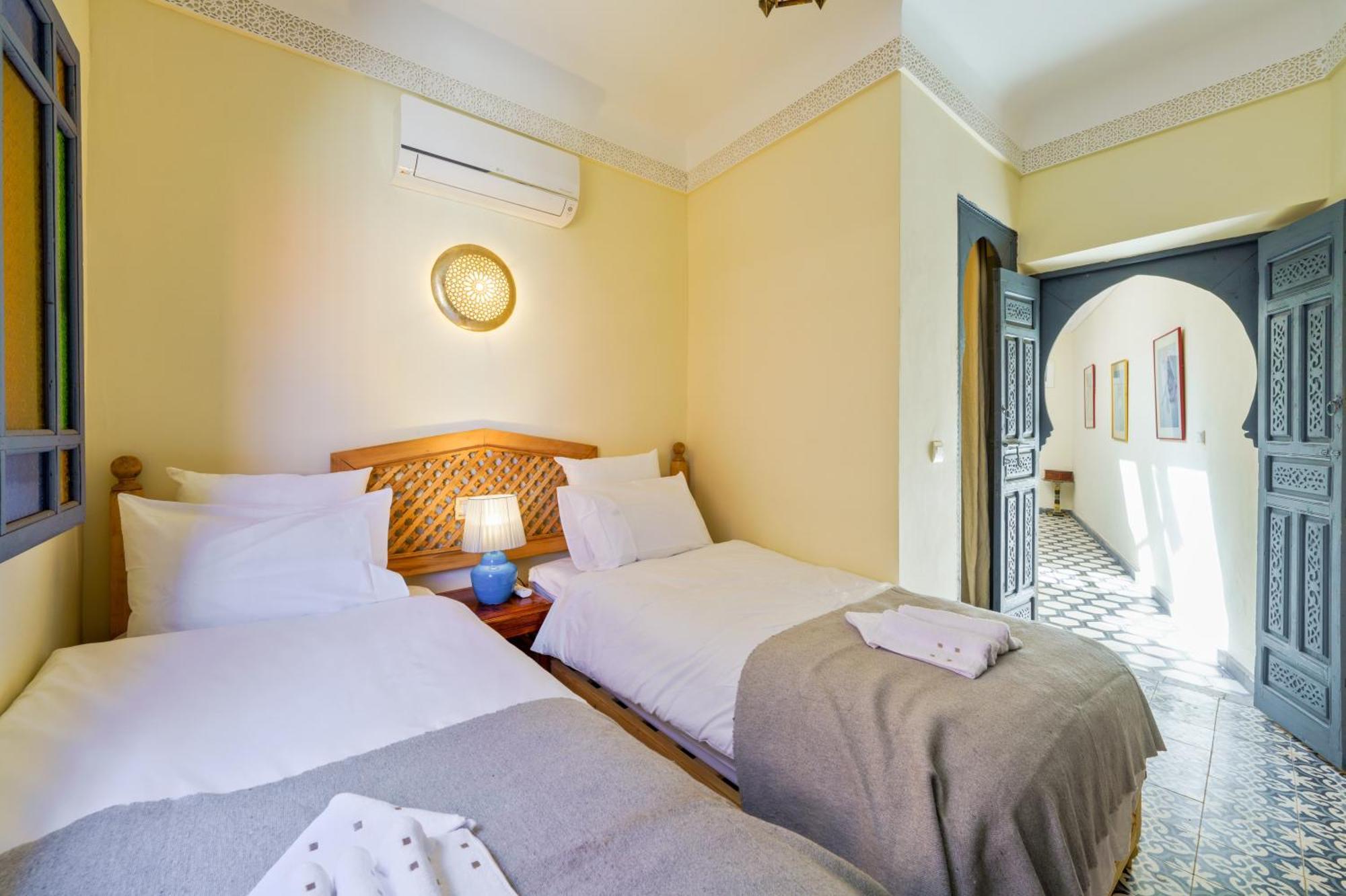 Riad 4 Chambres - Piscine & Petit Dejeuner Gratuit - Wifi Fibre Optique Marrakesh Exteriör bild