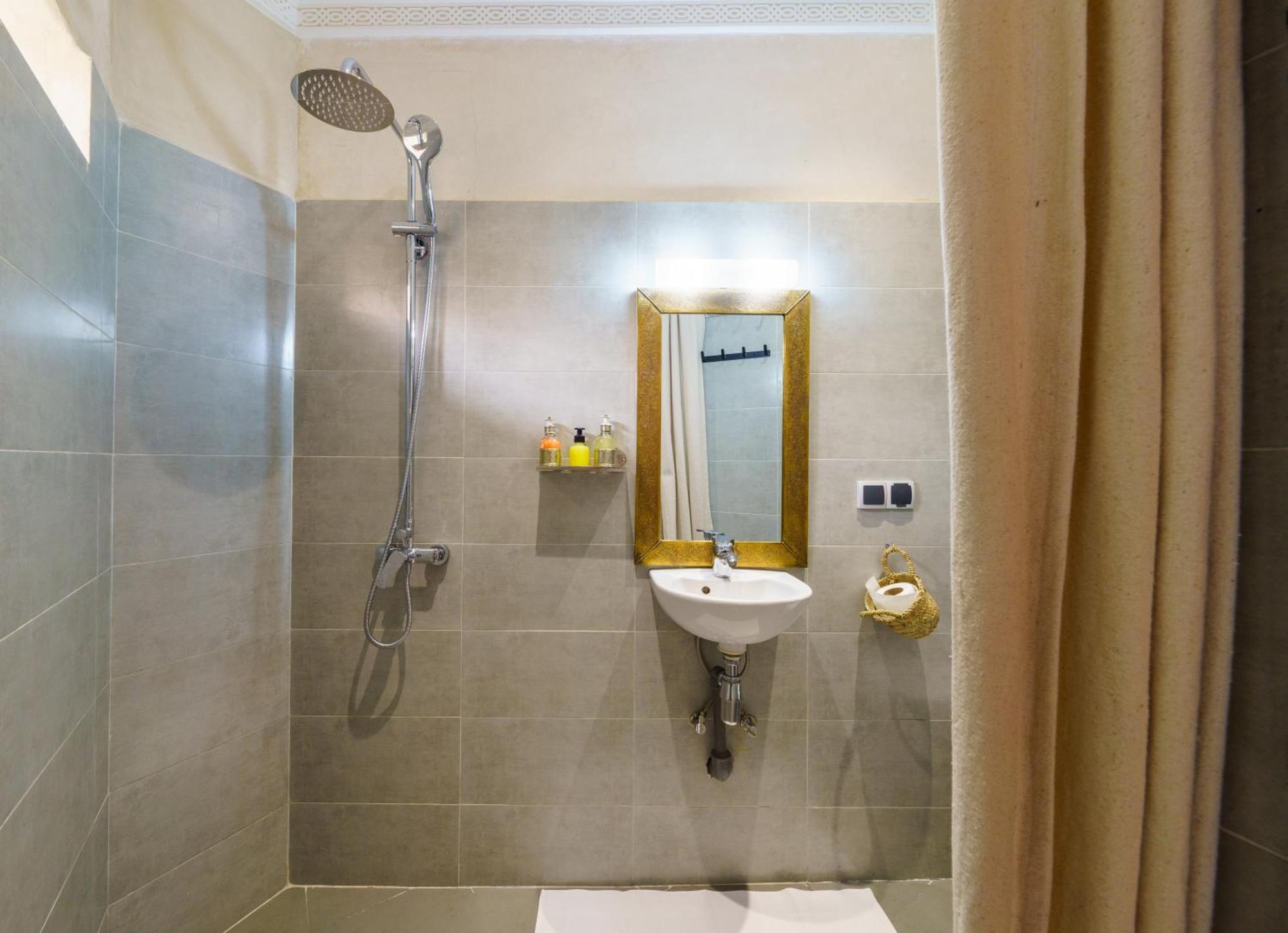 Riad 4 Chambres - Piscine & Petit Dejeuner Gratuit - Wifi Fibre Optique Marrakesh Exteriör bild
